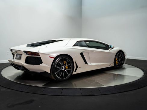 Used 2013 Lamborghini Aventador LP 700-4 image 4