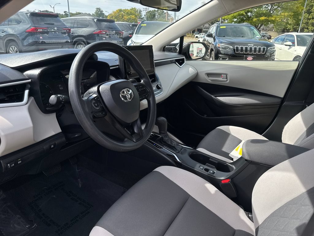 Used 2025 Toyota Corolla LE AWD/4WD image 13
