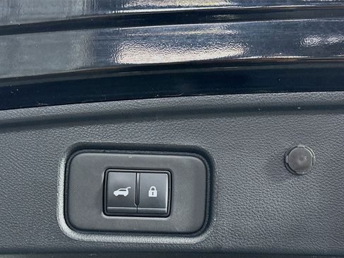 Used 2025 Nissan Pathfinder SV image 31