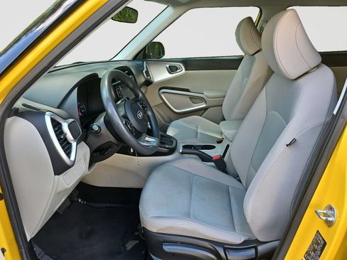 Used 2020 Kia Soul LX FWD image 16