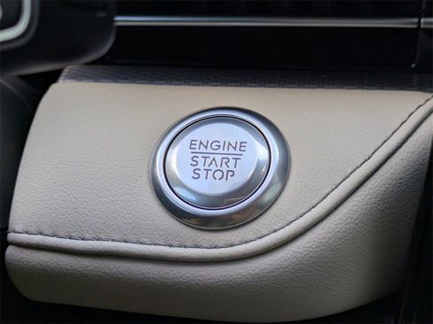 Certified 2025 Lincoln Nautilus Premier image 33