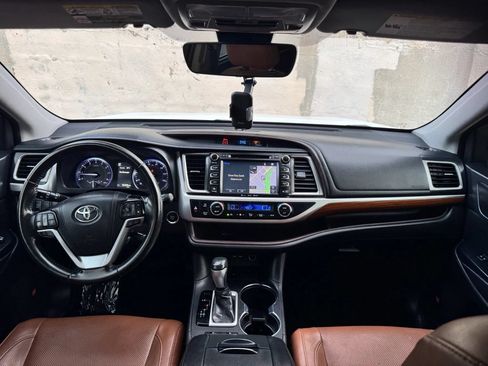 Used 2019 Toyota Highlander Limited FWD image 23