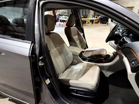 Used 2013 Honda Accord Touring image 27