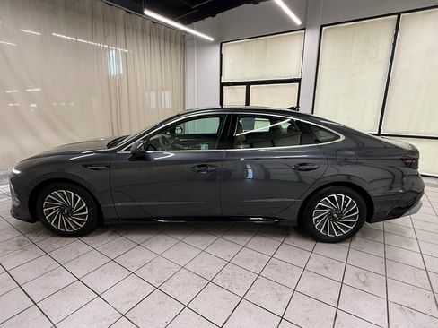 Used 2025 Hyundai Sonata Limited FWD image 9