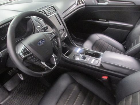 Used 2018 Ford Fusion SE w/ Equipment Group 201A FWD image 23