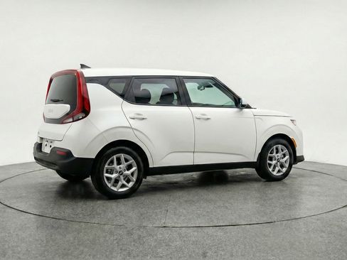 Used 2025 Kia Soul LX w/ LX Technology Package FWD image 9