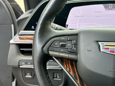 Used 2023 Cadillac Escalade Premium Luxury image 17