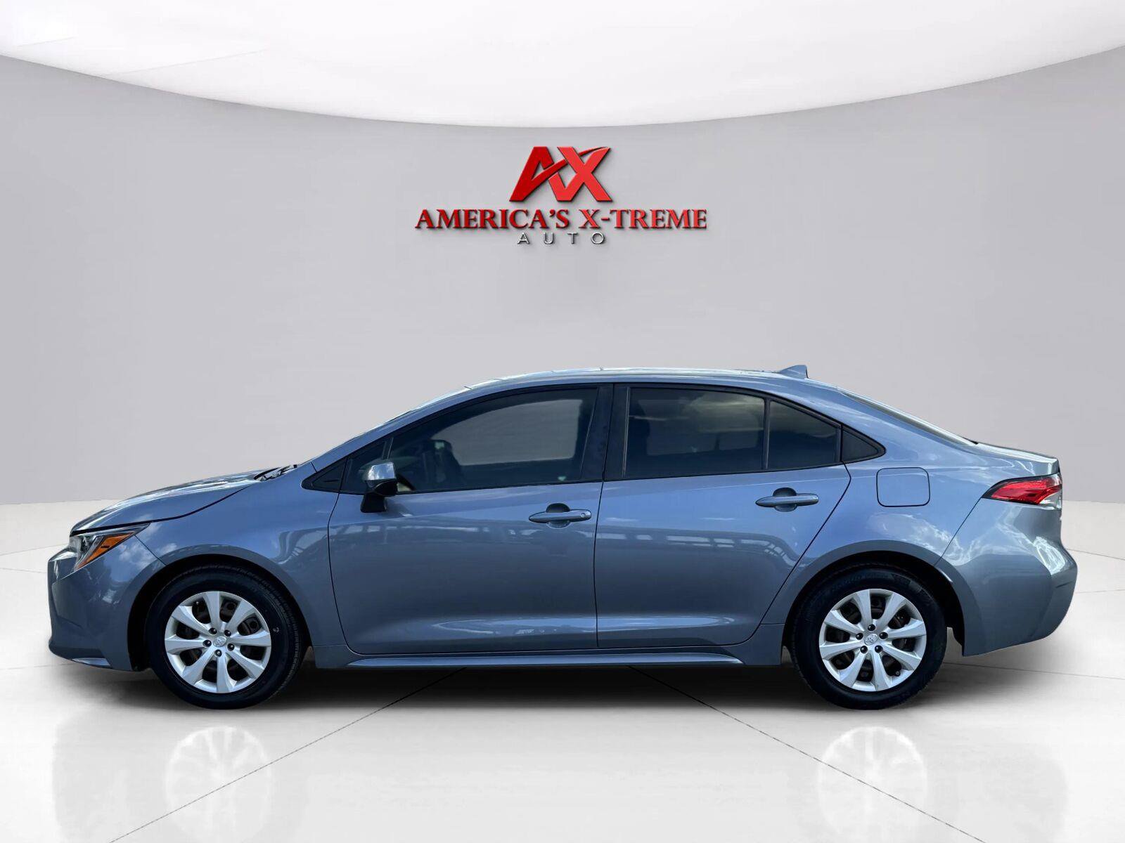Used 2020 Toyota Corolla LE FWD image 2