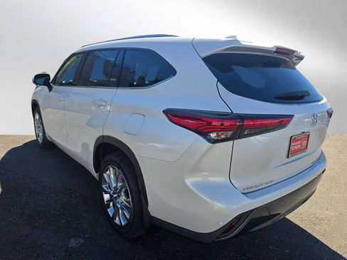 Used 2023 Toyota Highlander Limited image 5