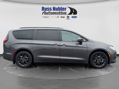 Used 2020 Chrysler Pacifica Limited w/ Advanced Safetytec Group FWD image 8