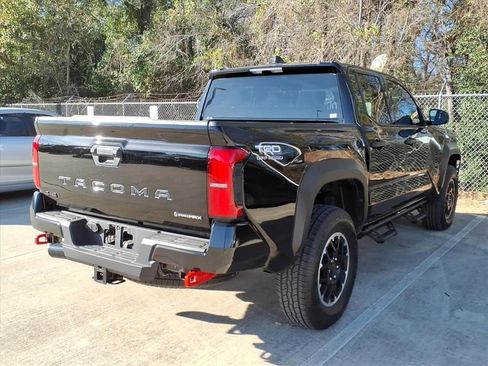 Certified 2025 Toyota Tacoma TRD Off-Road image 8