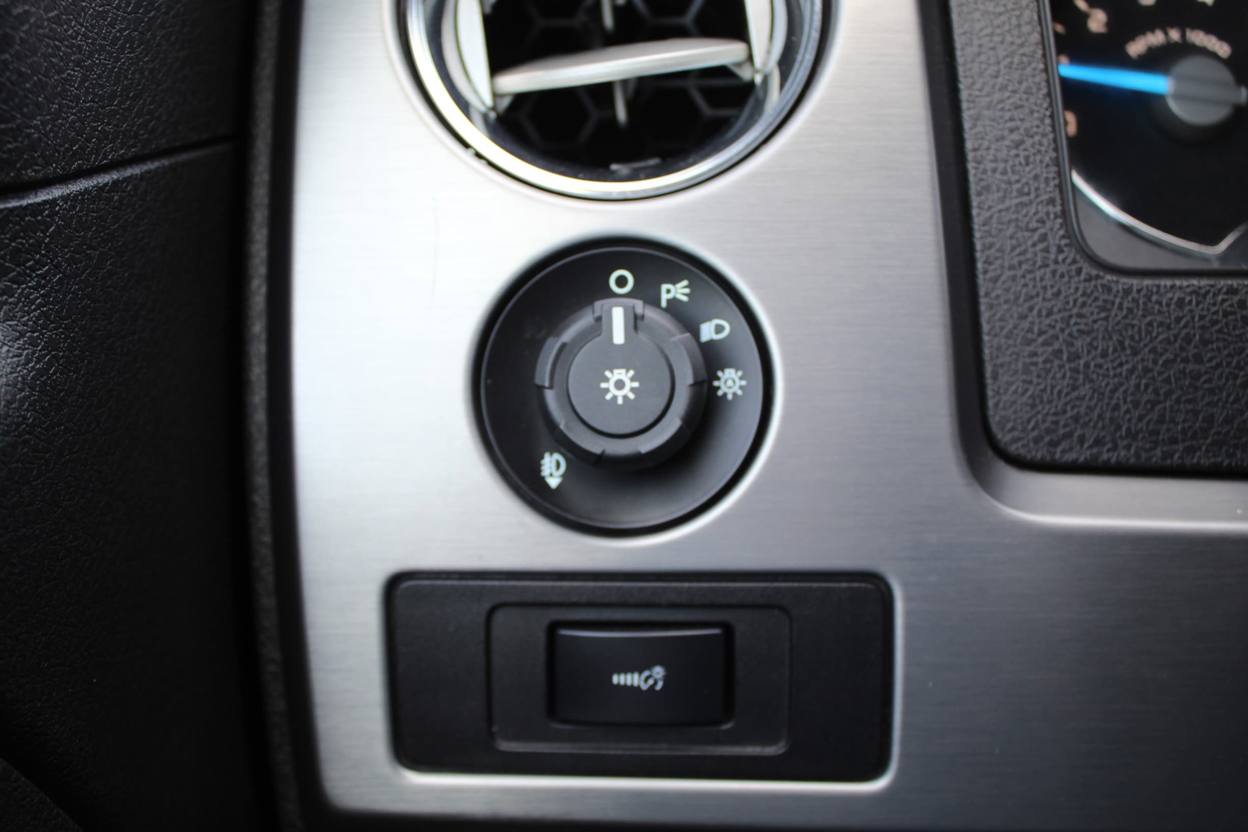 Used 2014 Ford F150 Limited AWD/4WD image 30