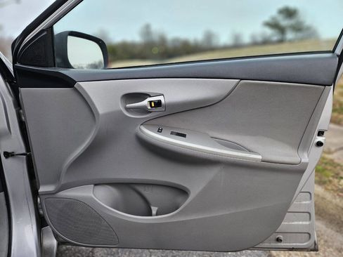 Used 2012 Toyota Corolla LE image 16