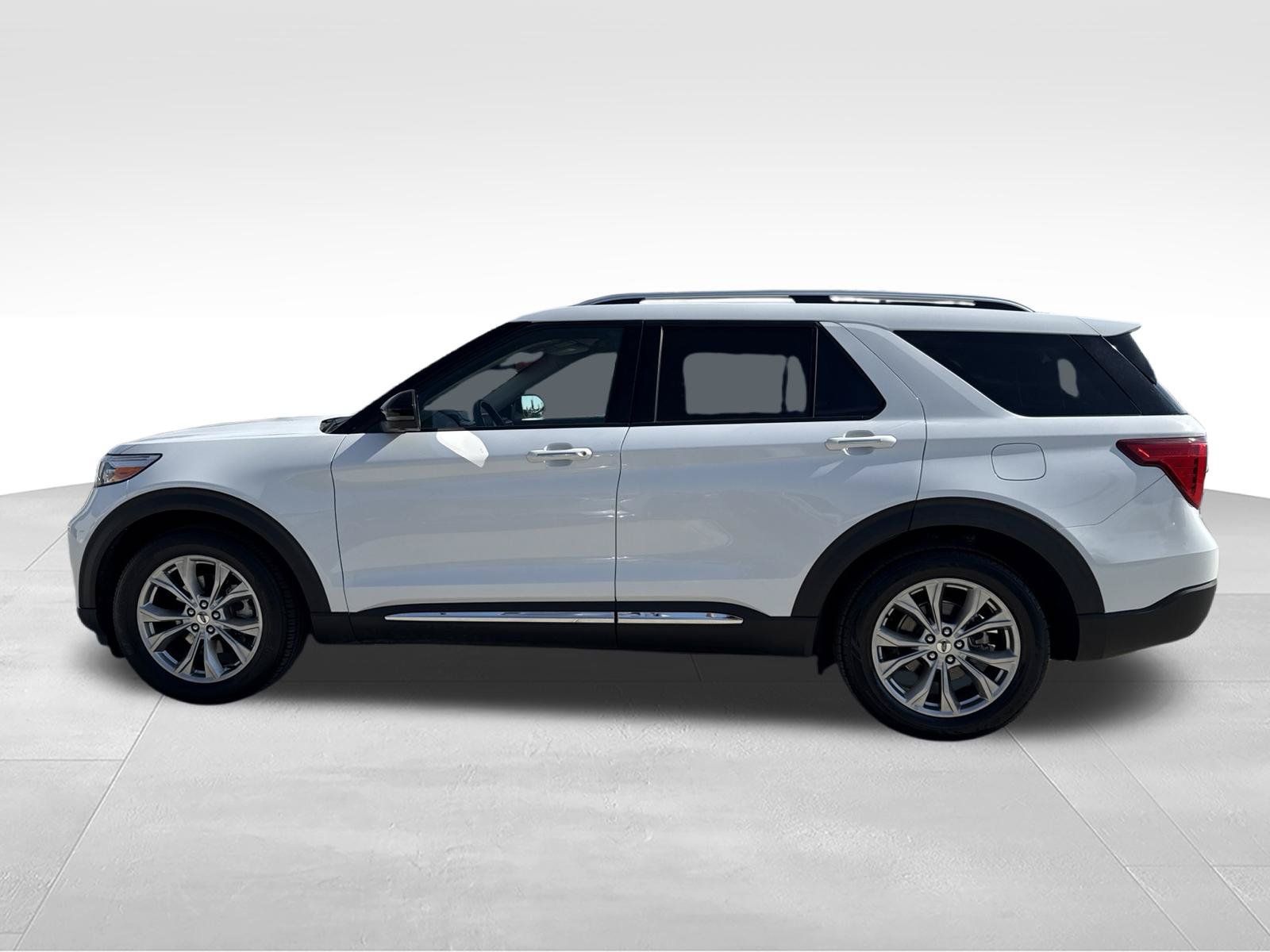 Used 2023 Ford Explorer Limited w/ Equipment Group 301A RWD image 8