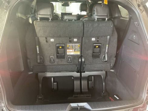 Used 2026 Toyota Sienna Limited image 21