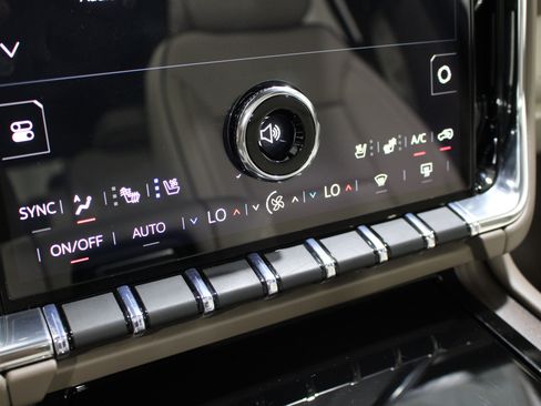 Used 2026 GMC Yukon Denali w/ Denali Reserve Package AWD/4WD image 17