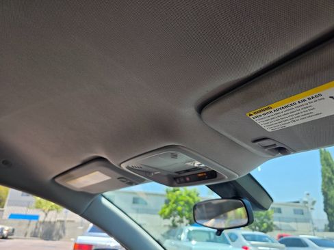 Used 2018 Chevrolet Malibu Hybrid FWD image 15