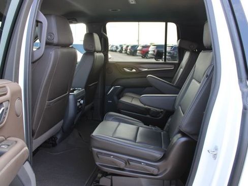 Used 2022 GMC Yukon XL Denali AWD/4WD image 16