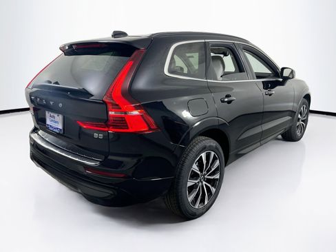 Used 2023 Volvo XC60 B5 Core w/ Climate Package image 5