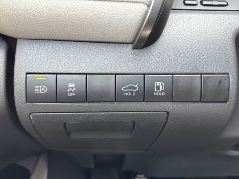 Used 2020 Toyota Camry SE image 31