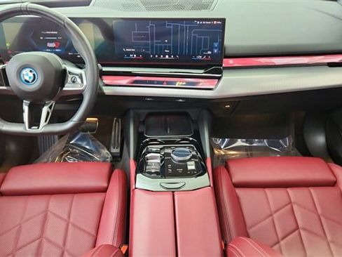 Used 2025 BMW i5 eDrive40i w/ M Sport Package image 19