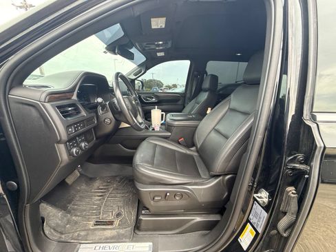 Used 2023 Chevrolet Suburban LT w/ Luxury Package AWD/4WD image 4