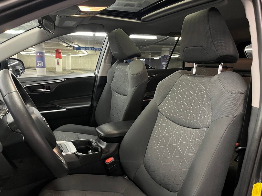 Used 2020 Toyota RAV4 XLE w/ Convenience Package AWD/4WD image 19