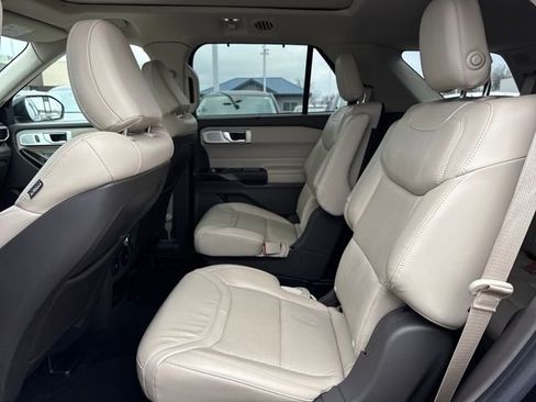 Used 2020 Ford Explorer Platinum w/ Premium Technology Package image 9