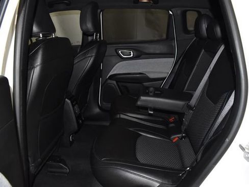 Used 2024 Jeep Compass Latitude image 28