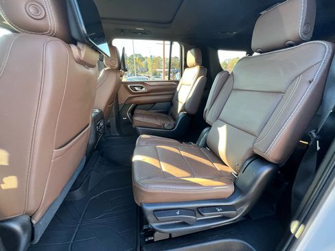 Used 2021 Chevrolet Suburban High Country w/ Premium Package image 27