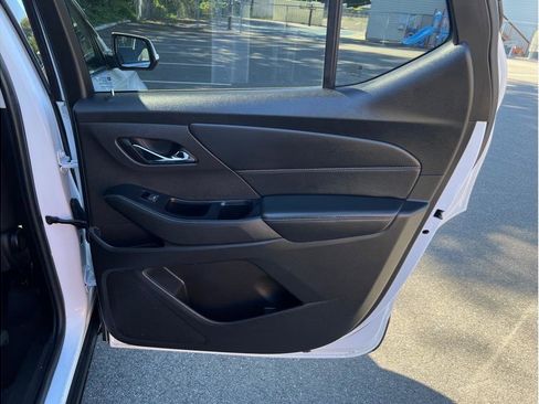 Used 2018 Chevrolet Traverse LT image 17