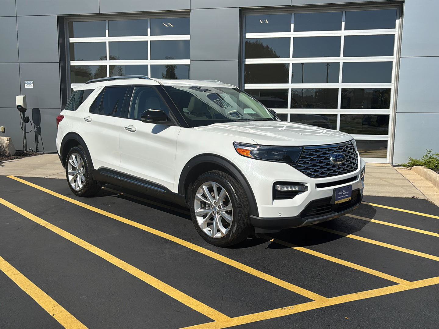 Certified 2023 Ford Explorer Platinum w/ Technology Package AWD/4WD image 2