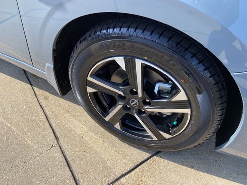 Used 2024 Nissan Sentra SV image 31