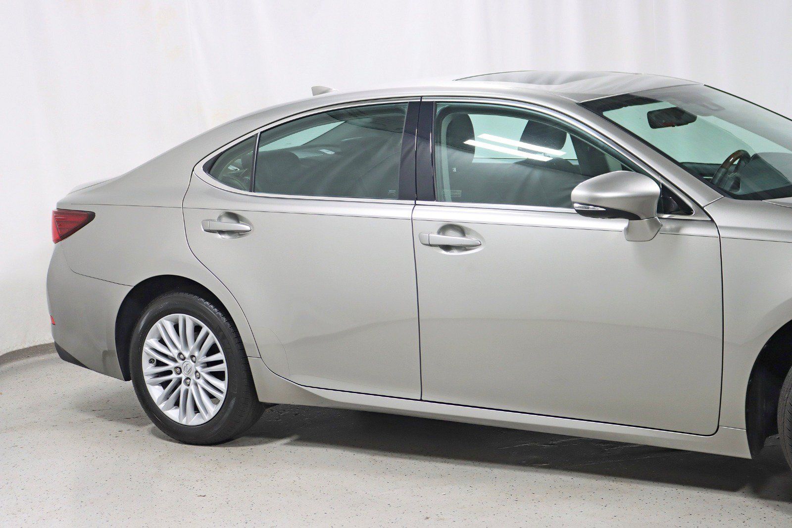 Used 2017 Lexus ES 350 w/ Premium Package FWD image 3