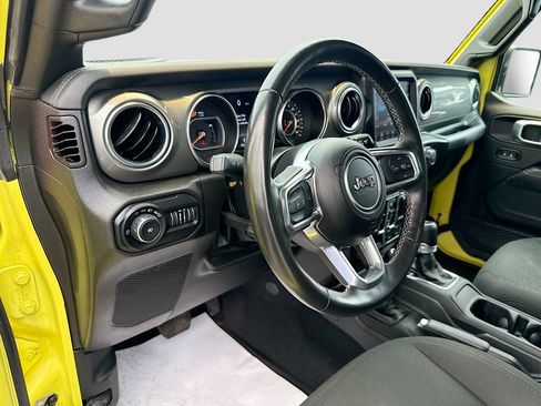 Used 2022 Jeep Wrangler Unlimited Sahara w/ Cold Weather Group AWD/4WD image 10
