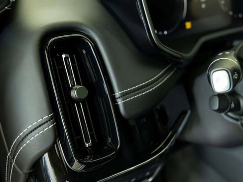 New 2026 Aston Martin DBX 707 image 23