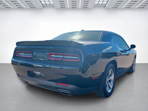 Used 2019 Dodge Challenger SXT RWD image 6
