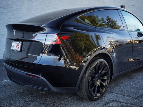 Used 2021 Tesla Model Y Long Range image 14