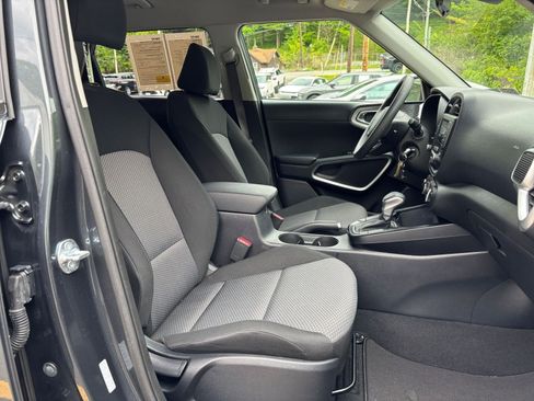 Used 2025 Kia Soul LX w/ LX Technology Package FWD image 25