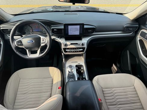 Used 2021 Ford Explorer XLT image 31