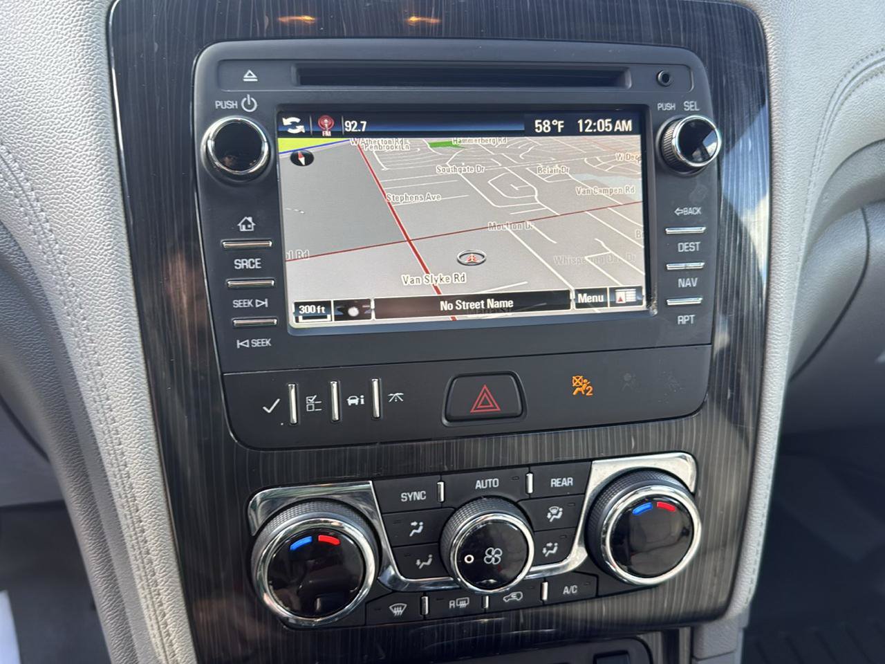 Used 2017 Chevrolet Traverse LT FWD image 21