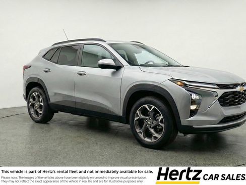 Used 2025 Chevrolet Trax LT image 1