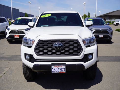 Used 2022 Toyota Tacoma TRD Off-Road w/ Black Out Package (TMS) AWD/4WD image 6