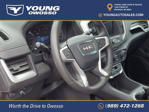 Used 2024 GMC Terrain SLE w/ Driver Convenience Package FWD image 10