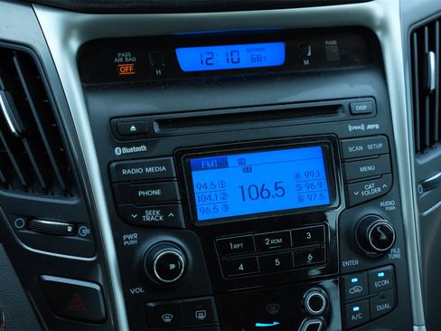 Used 2013 Hyundai Sonata Hybrid image 12