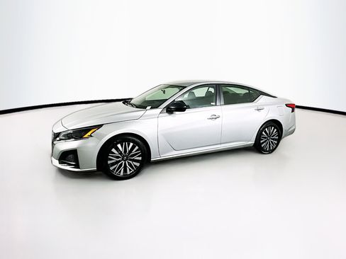 Used 2024 Nissan Altima 2.5 SV image 4