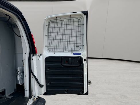 Used 2016 Chevrolet Express 2500 RWD image 17