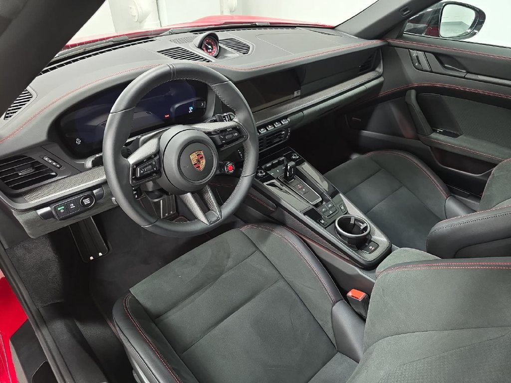 Certified 2025 Porsche 911 GTS image 4