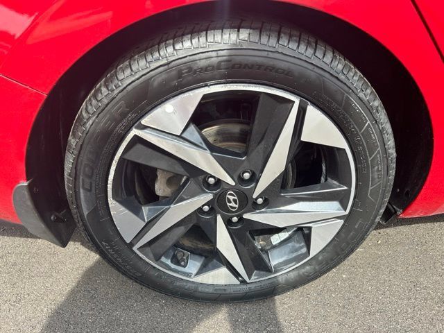 Used 2022 Hyundai Elantra Limited FWD image 34