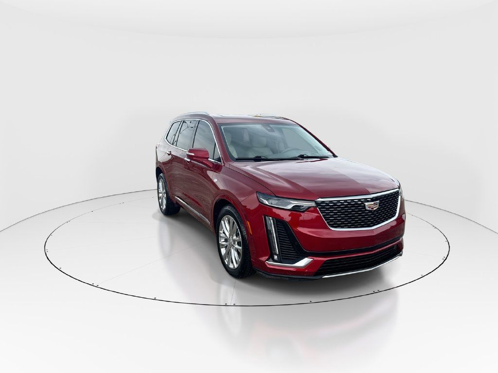 Used 2023 Cadillac XT6 Premium Luxury w/ Technology Package FWD image 2
